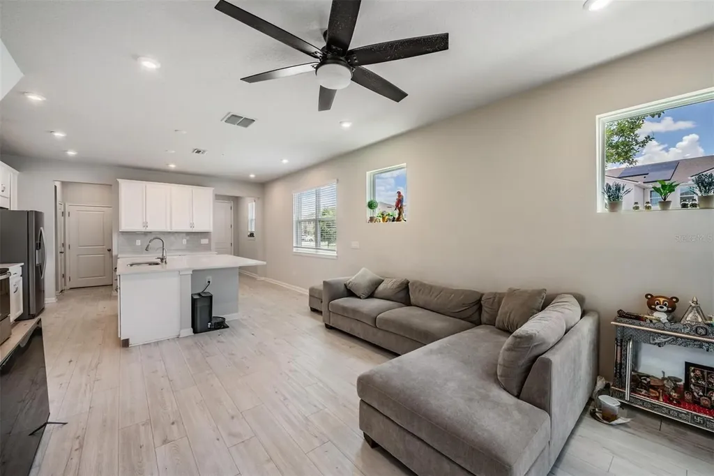 19153 Elsimont Isle Lutz FL 33558