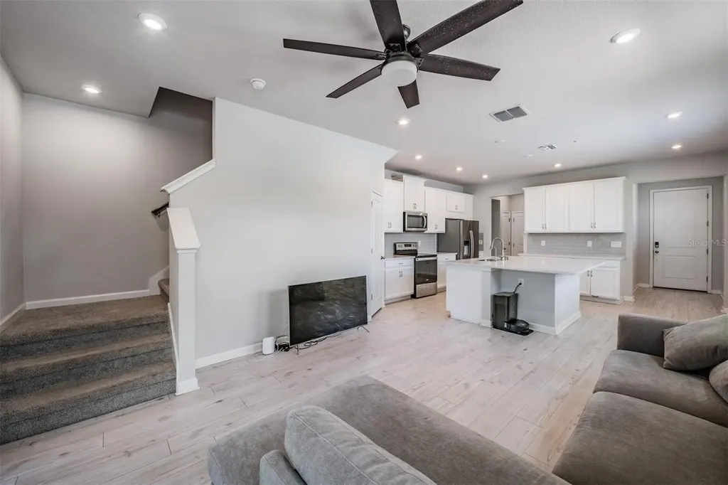 19153 Elsimont Isle Lutz FL 33558