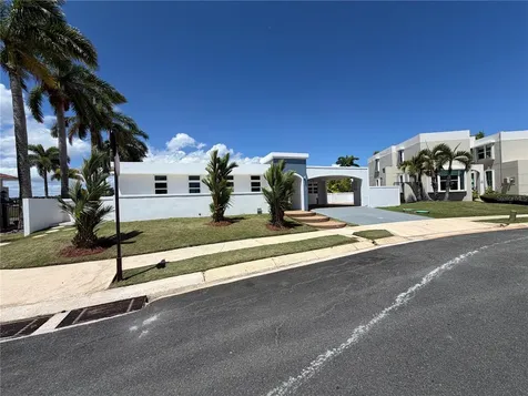 475 Paseo Del Mar Dorado PR 00646