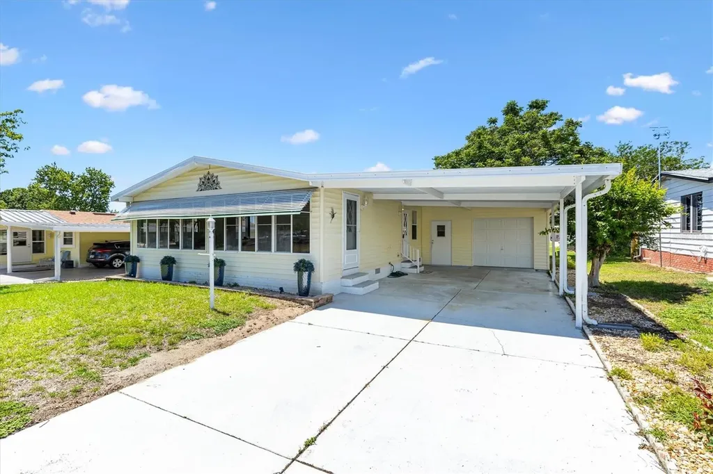 1616 Bayhill Drive Lady Lake FL 32159