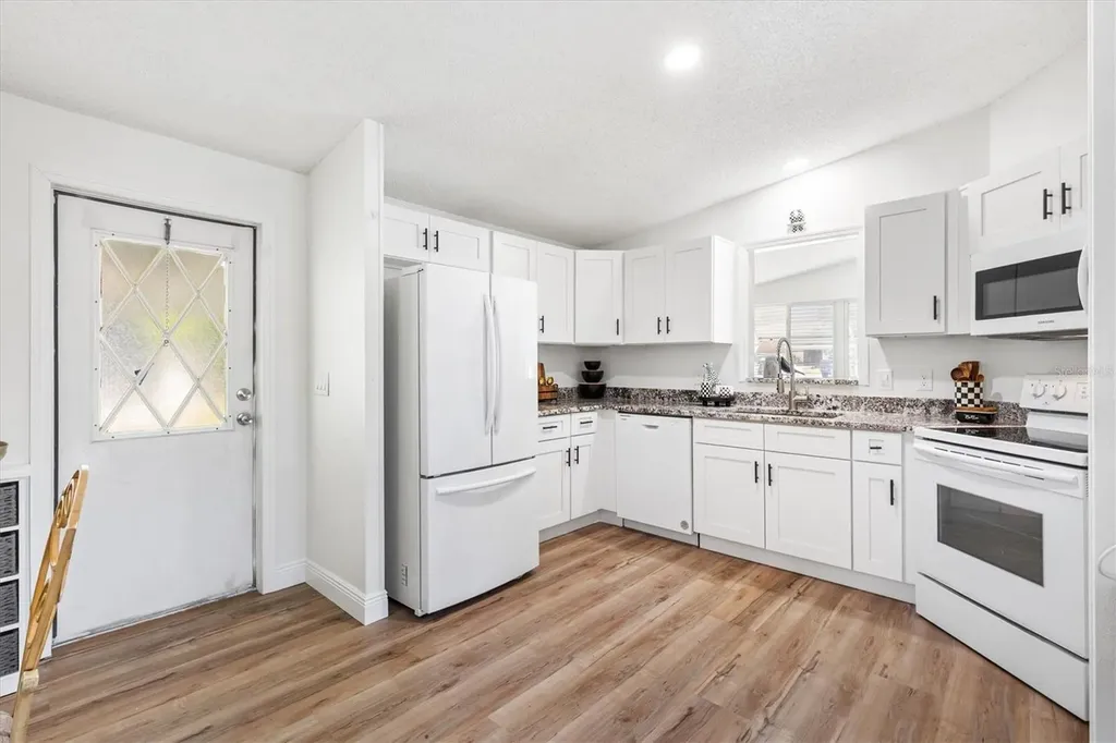 1616 Bayhill Drive Lady Lake FL 32159