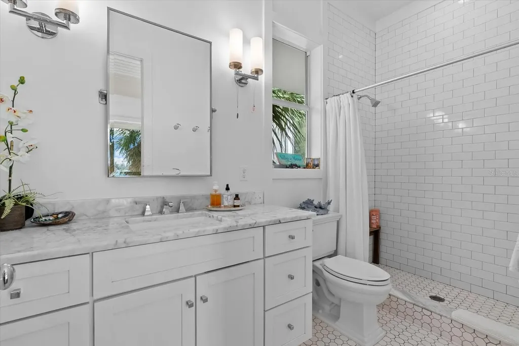 7143 La Lenaire Drive Longboat Key FL 34228