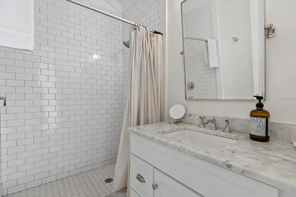 7143 La Lenaire Drive Longboat Key FL 34228