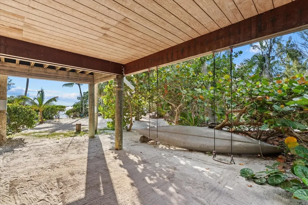7143 La Lenaire Drive Longboat Key FL 34228