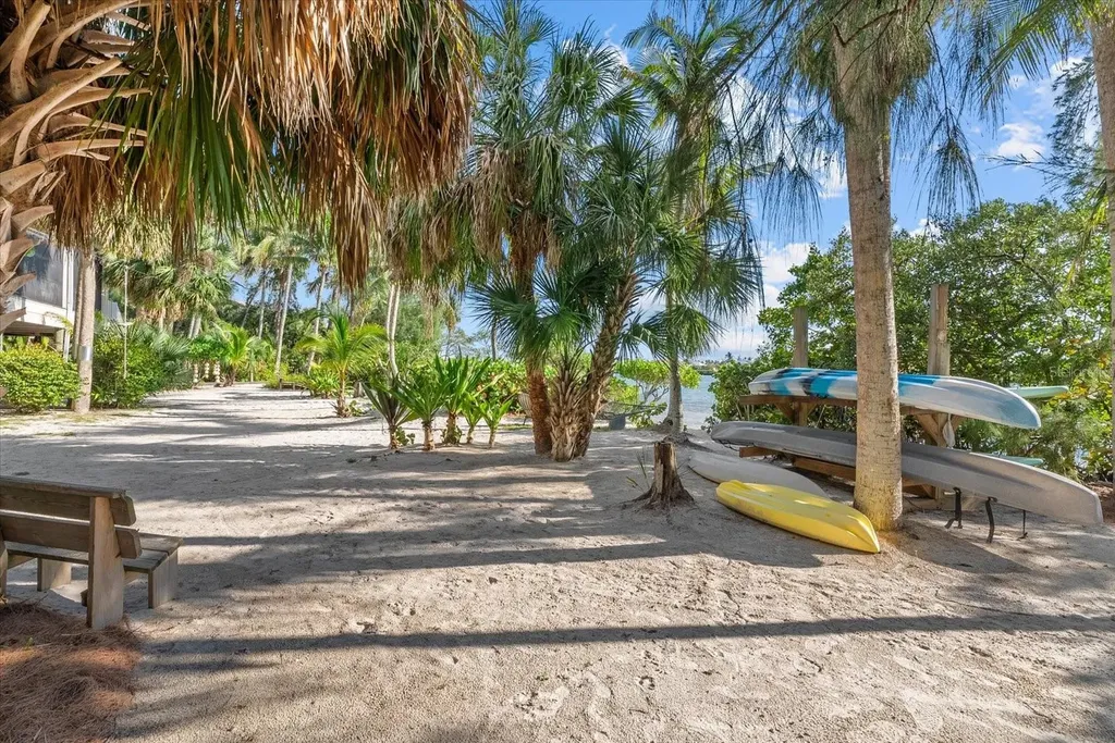 7143 La Lenaire Drive Longboat Key FL 34228