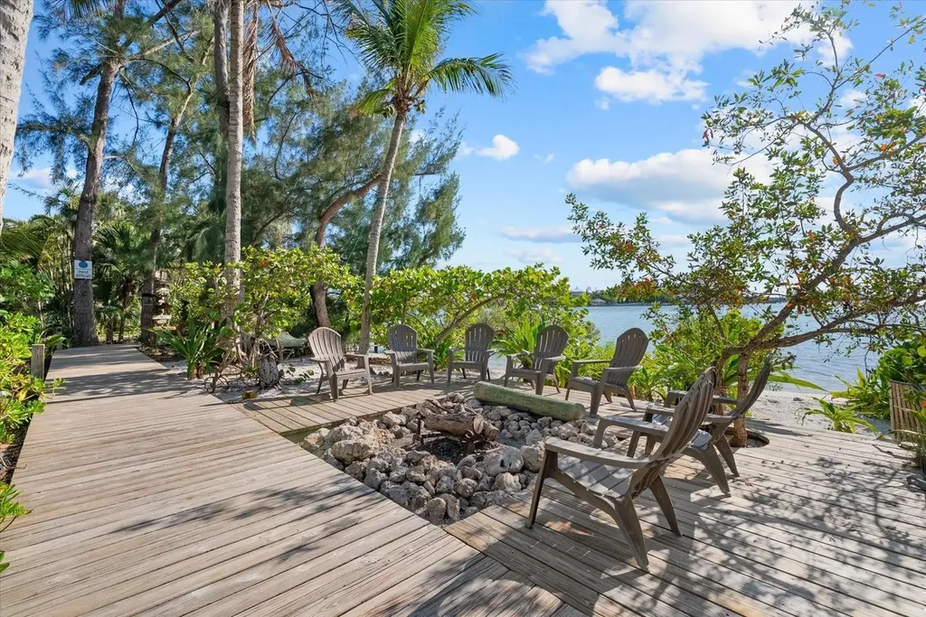 7143 La Lenaire Drive Longboat Key FL 34228