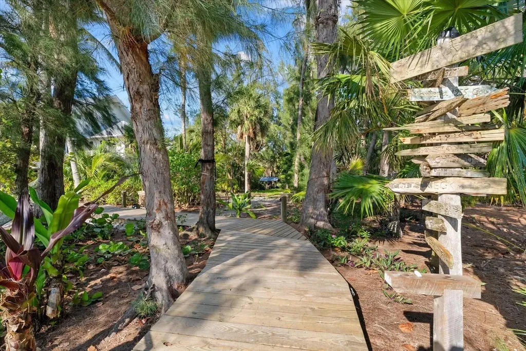 7143 La Lenaire Drive Longboat Key FL 34228