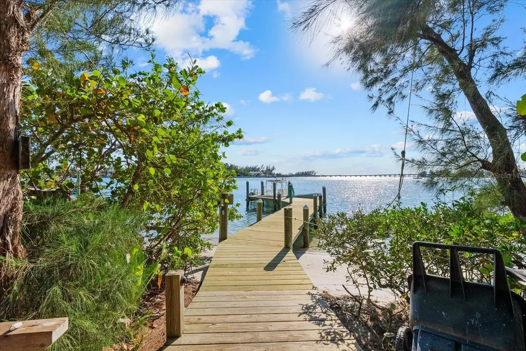 7143 La Lenaire Drive Longboat Key FL 34228