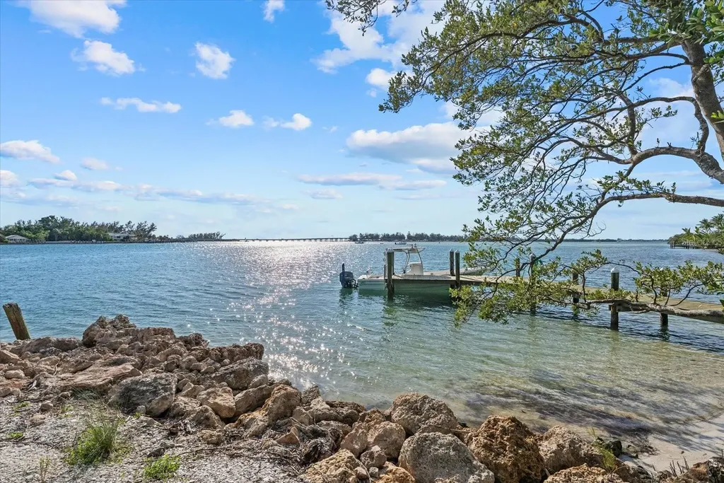 7143 La Lenaire Drive Longboat Key FL 34228