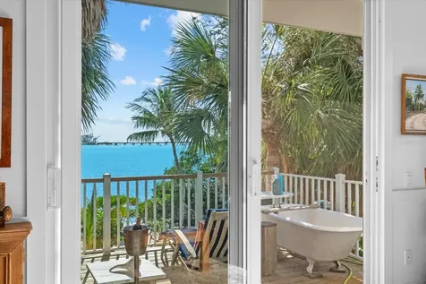7143 La Lenaire Drive Longboat Key FL 34228