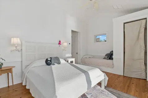 7143 La Lenaire Drive Longboat Key FL 34228