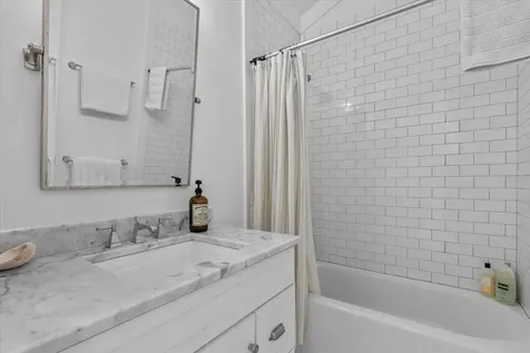 7143 La Lenaire Drive Longboat Key FL 34228