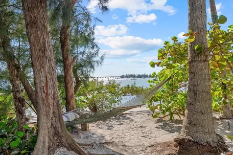 7143 La Lenaire Drive Longboat Key FL 34228