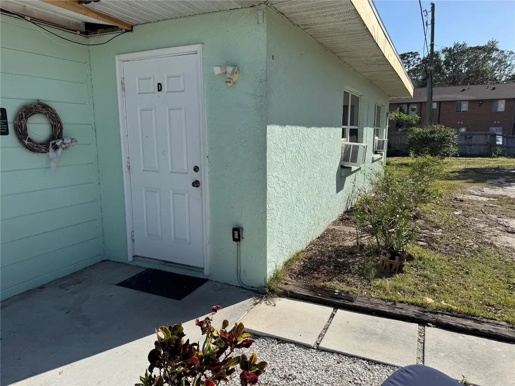 104 Base Avenue W Venice FL 34285
