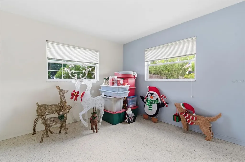 6617 27th Way N St Petersburg FL 33702