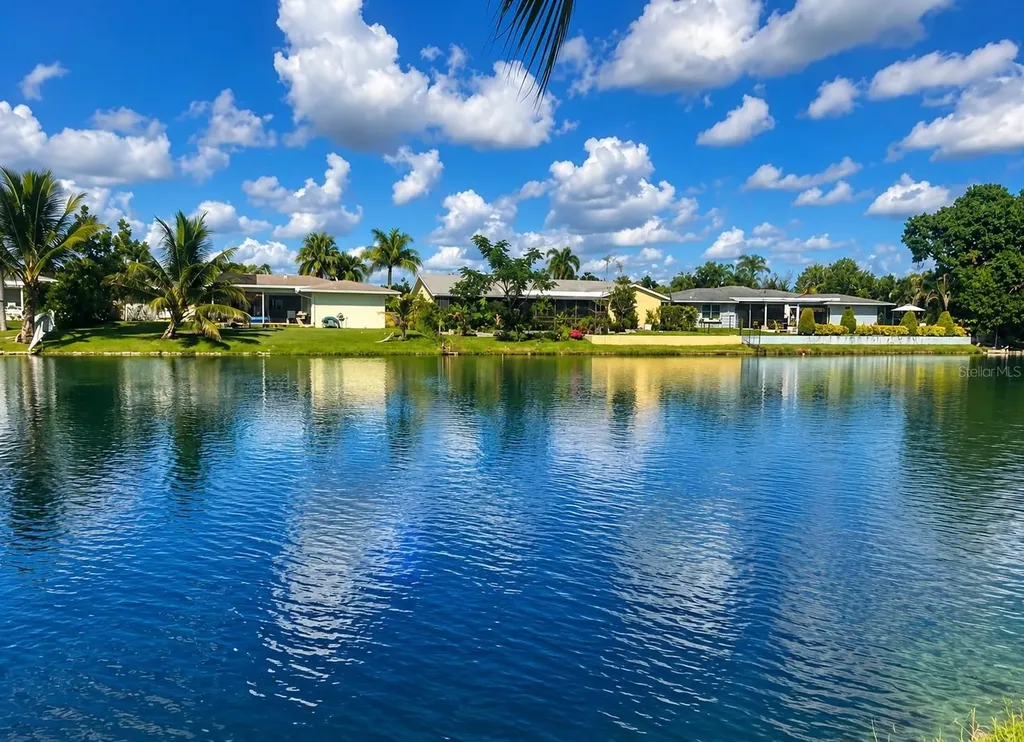 7551 SW 42nd Place Davie FL 33314