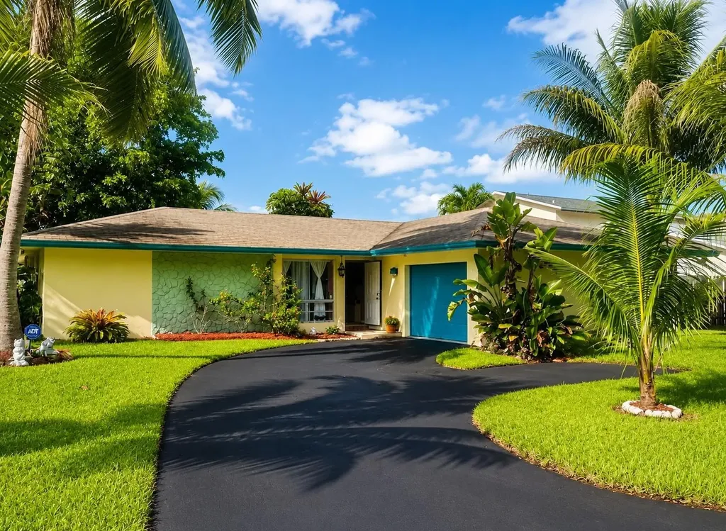 7551 SW 42nd Place Davie FL 33314