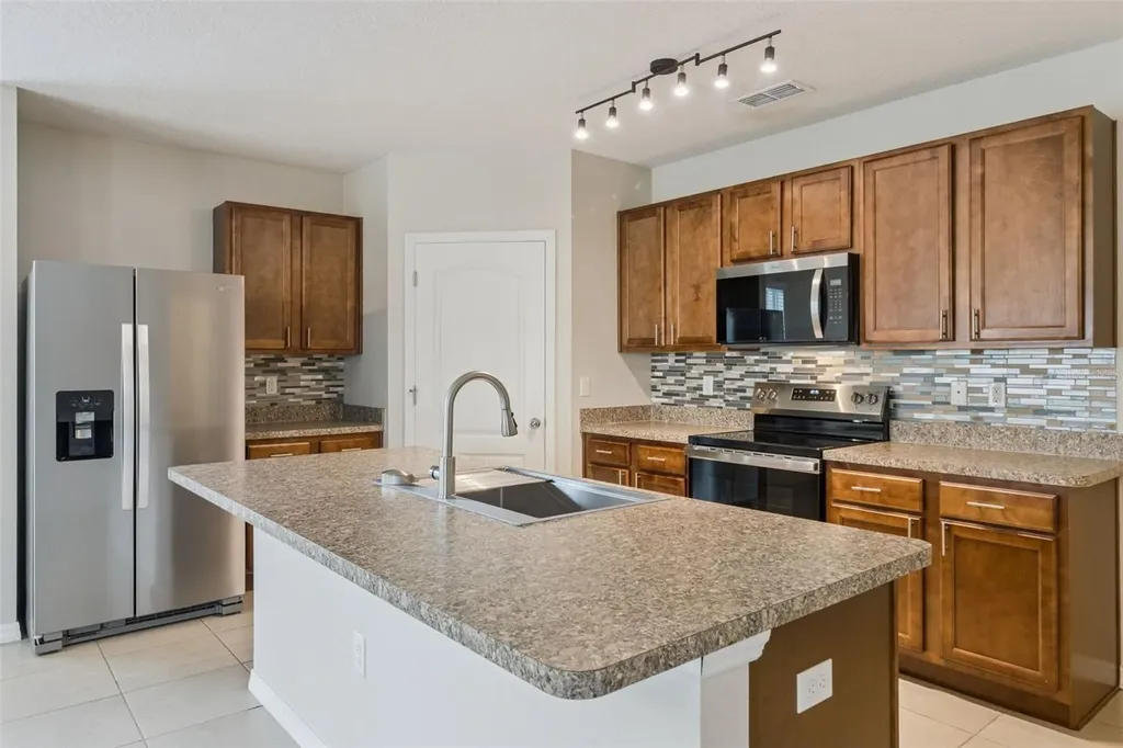 579 Lake Cummings Way Lake Alfred FL 33850