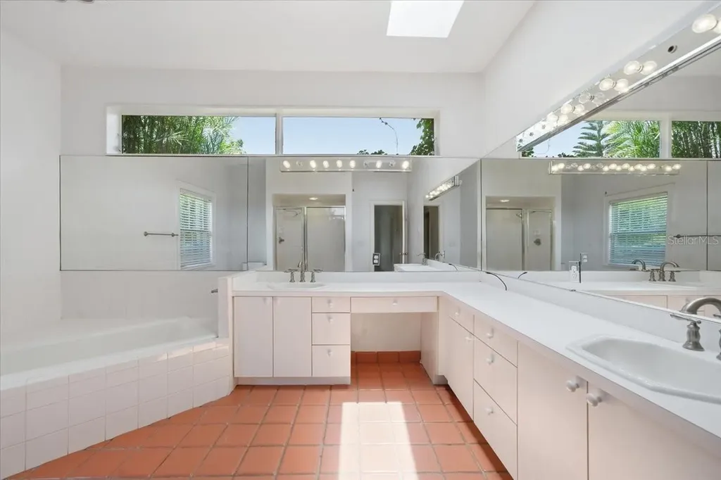 15612 Howell Park Lane Tampa FL 33625