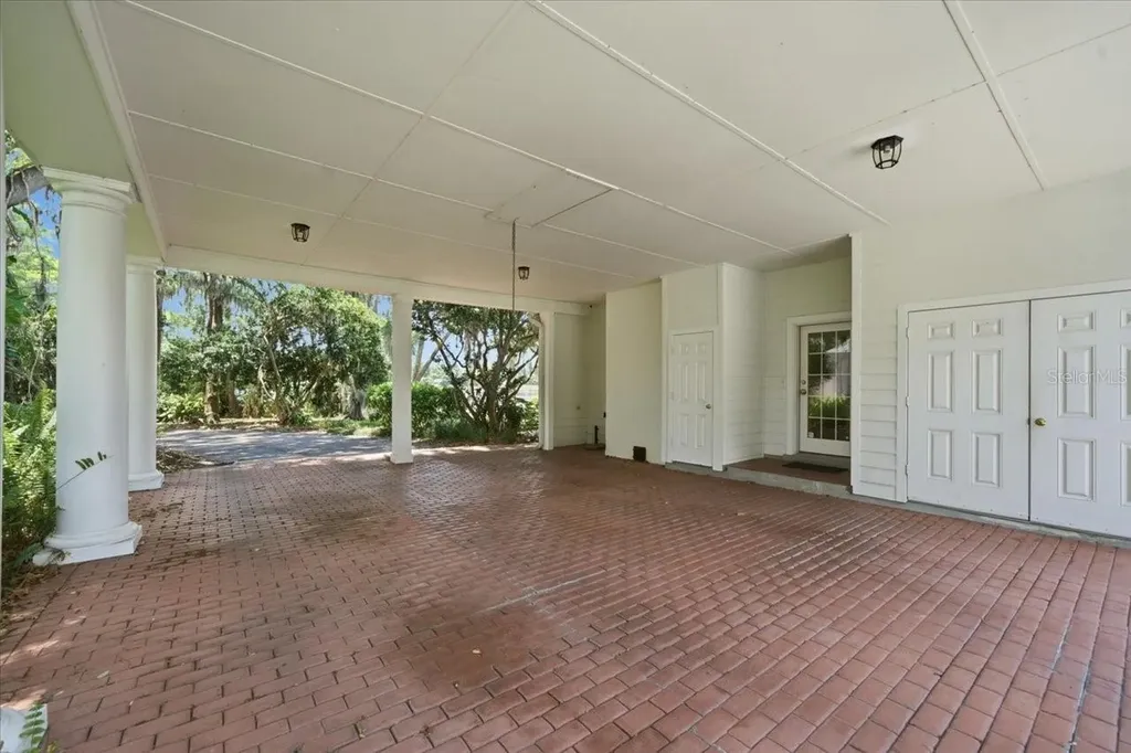 15612 Howell Park Lane Tampa FL 33625