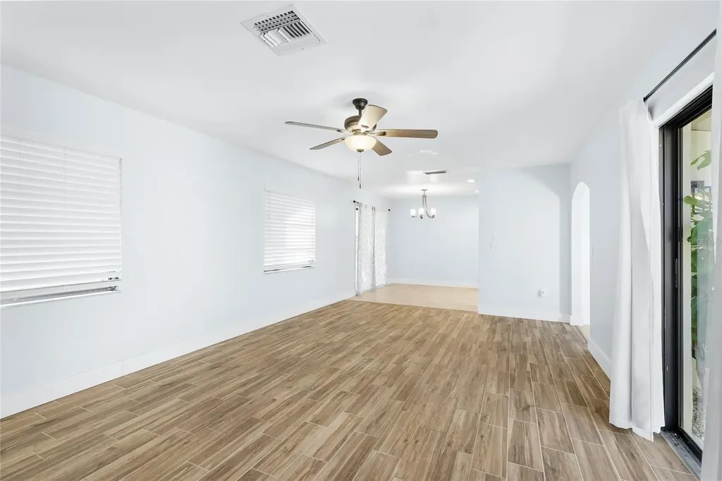 5710 Doral Court Sarasota FL 34238