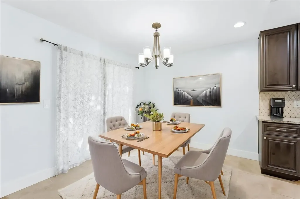 5710 Doral Court Sarasota FL 34238