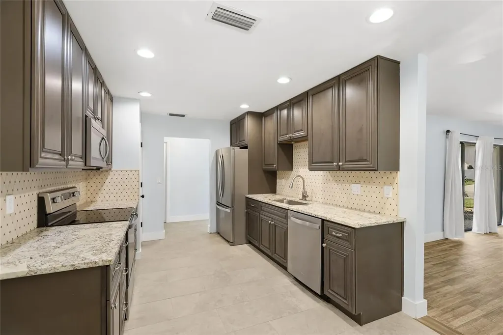 5710 Doral Court Sarasota FL 34238