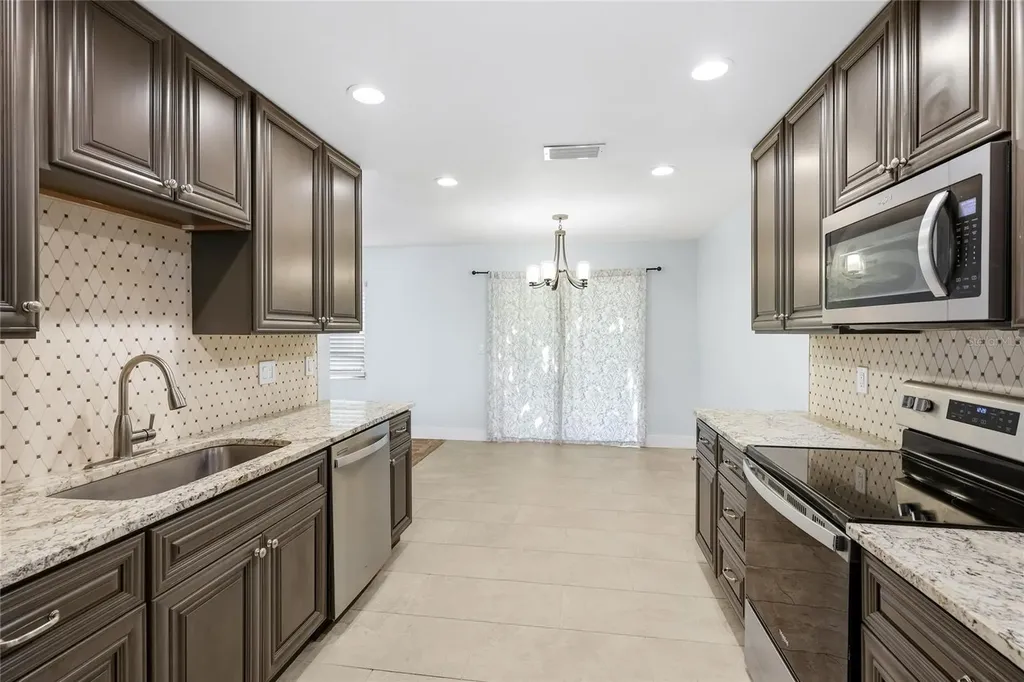 5710 Doral Court Sarasota FL 34238