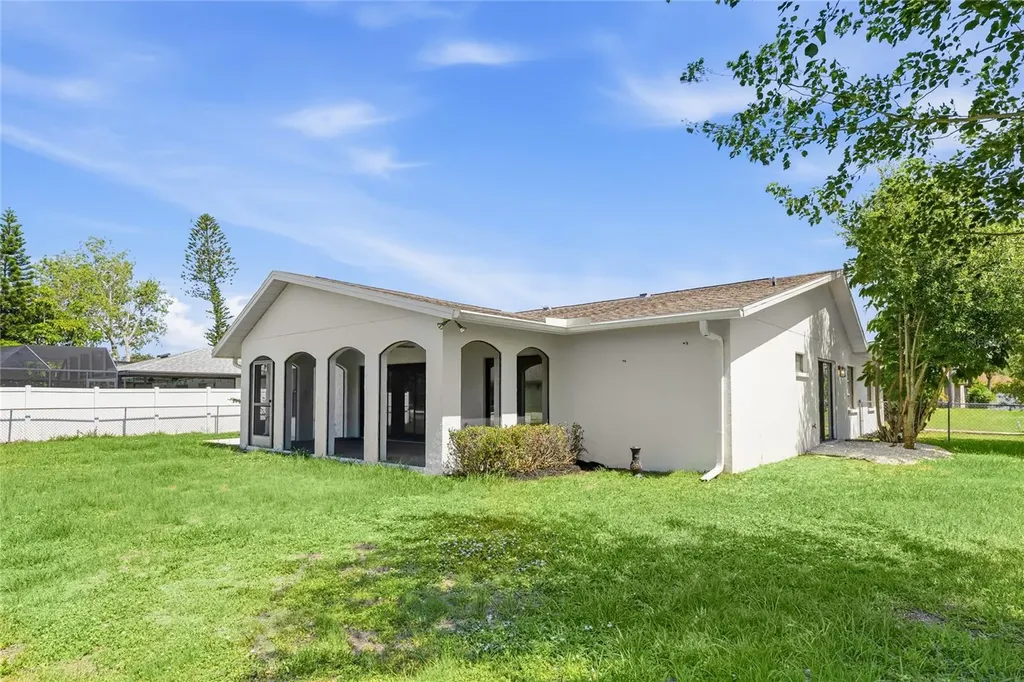 5710 Doral Court Sarasota FL 34238