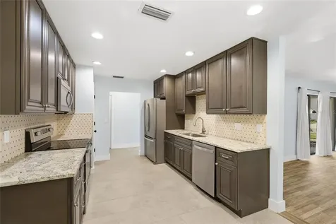 5710 Doral Court Sarasota FL 34238