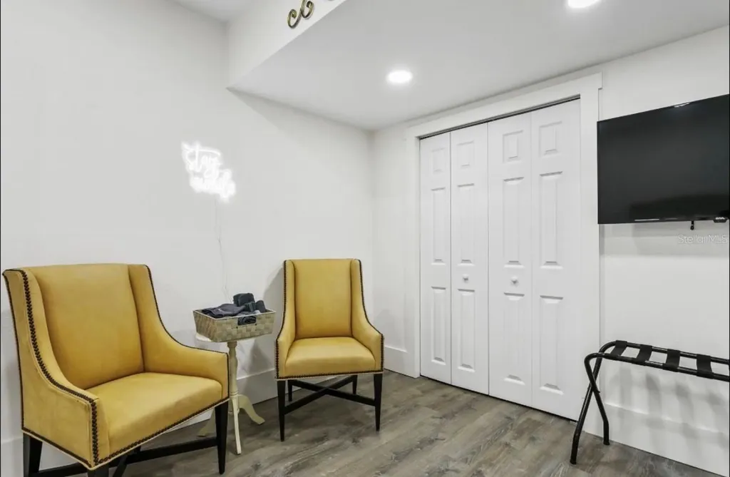 5202 N Seminole Avenue Tampa FL 33603