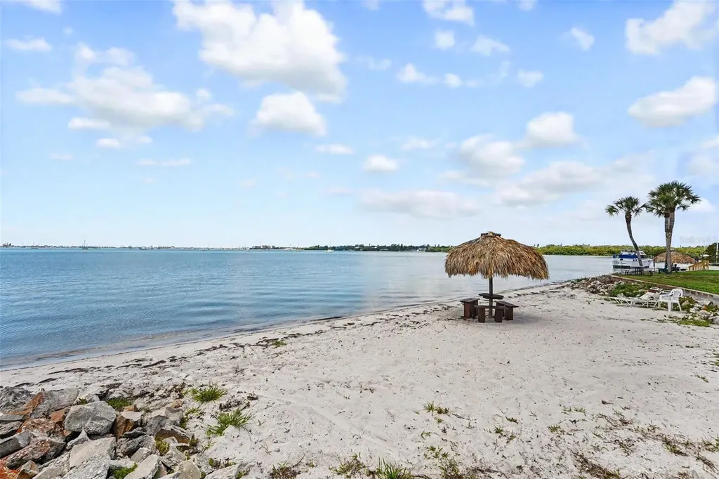 4105 38th Avenue S St Petersburg FL 33711