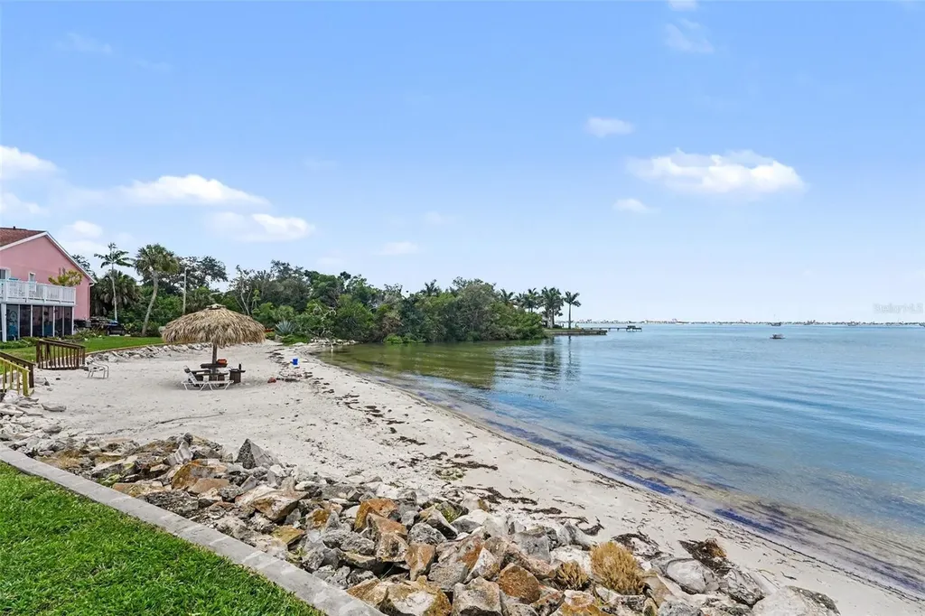 4105 38th Avenue S St Petersburg FL 33711