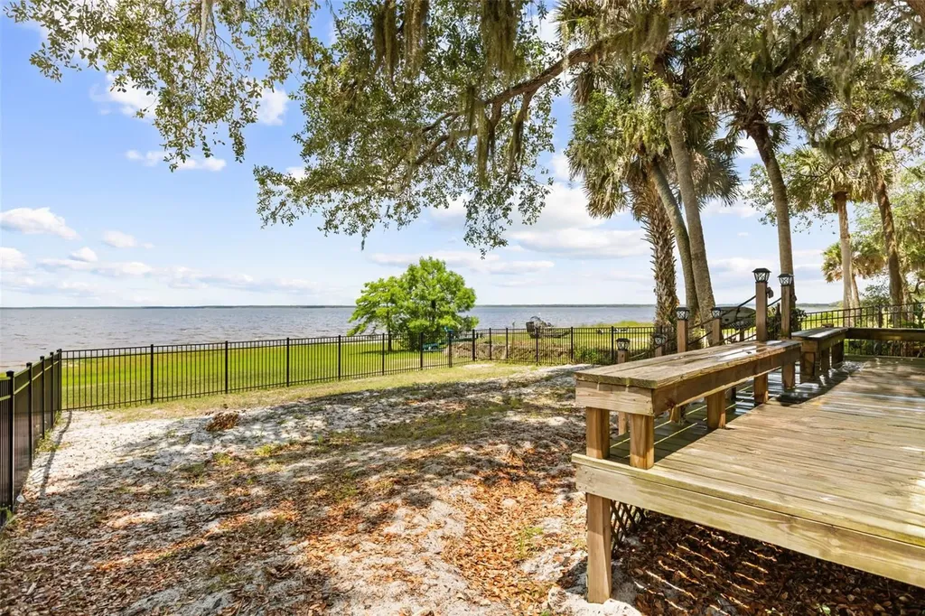 2462 Fort Lane Road Geneva FL 32732