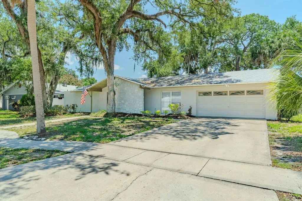 8018 W Pocahontas Avenue Tampa FL 33615