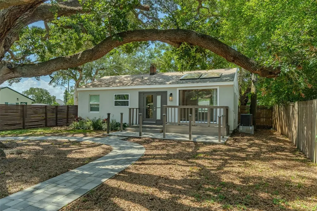 721 38th Avenue N St Petersburg FL 33704