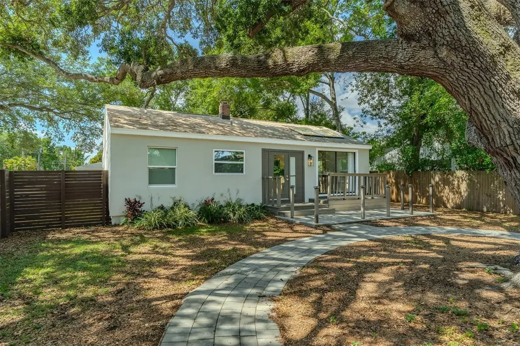 721 38th Avenue N St Petersburg FL 33704