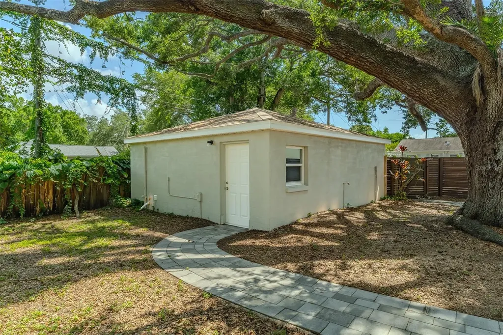 721 38th Avenue N St Petersburg FL 33704