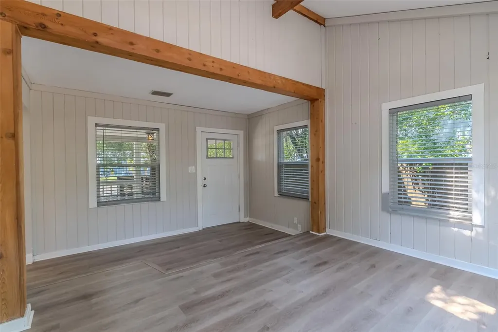721 38th Avenue N St Petersburg FL 33704