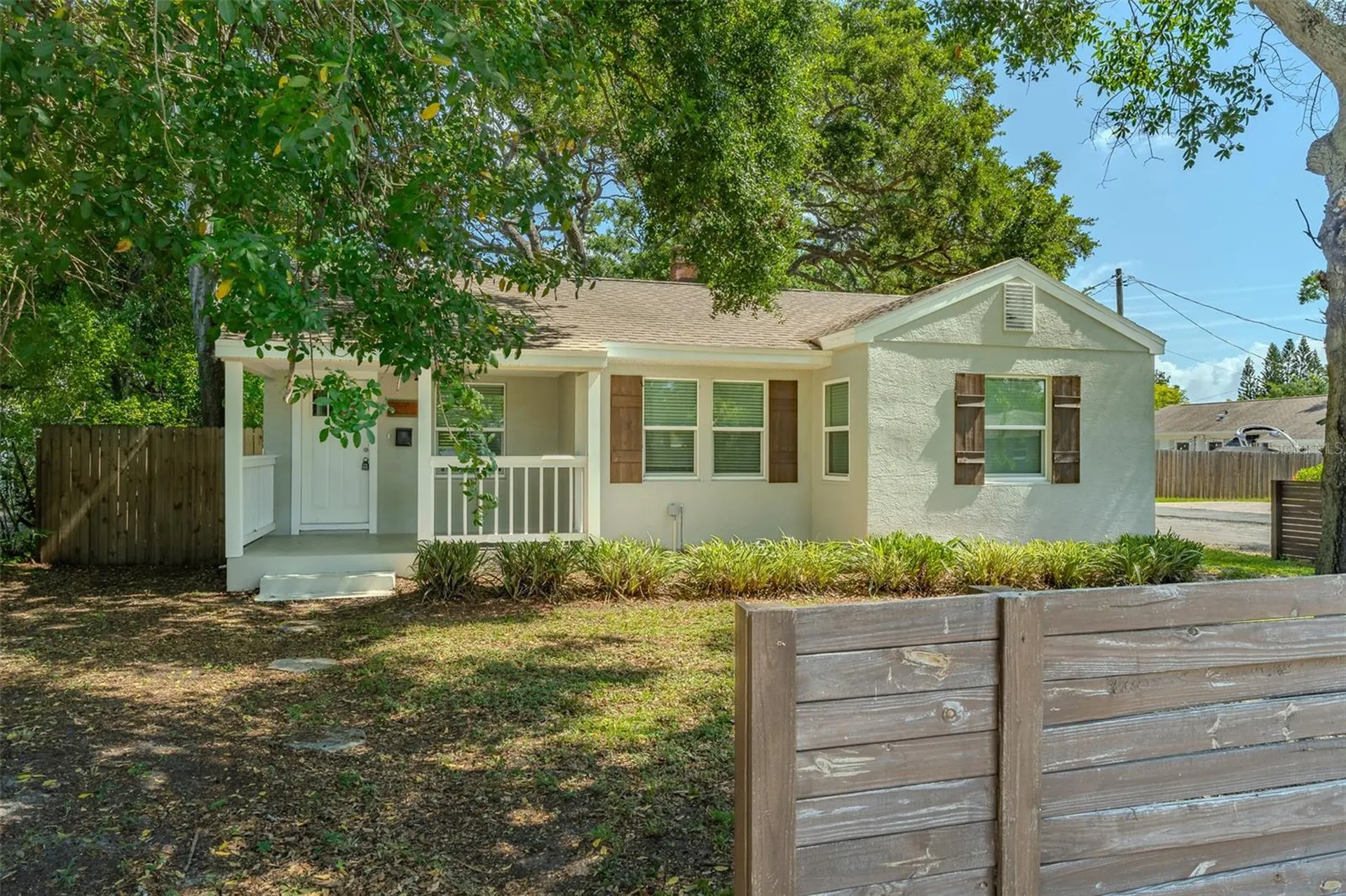 721 38th Avenue N St Petersburg FL 33704