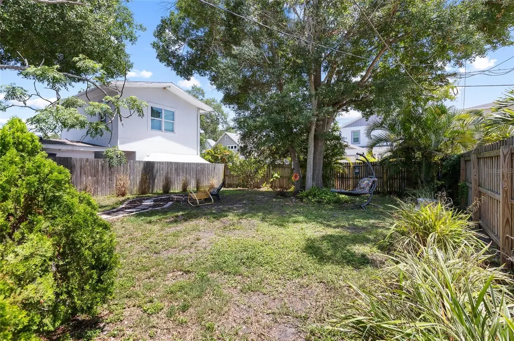 466 36th Avenue N St Petersburg FL 33704