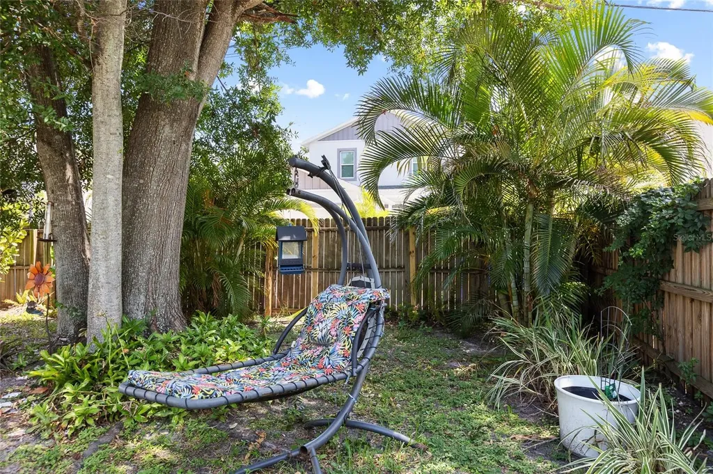 466 36th Avenue N St Petersburg FL 33704