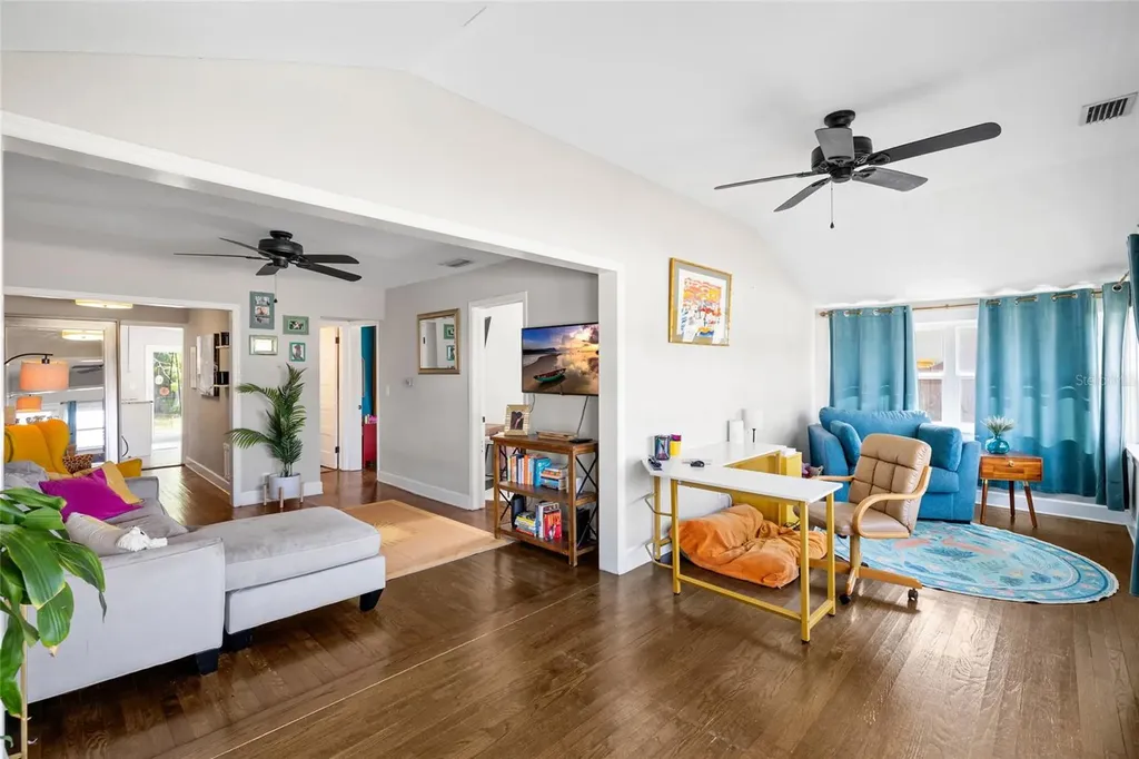 466 36th Avenue N St Petersburg FL 33704