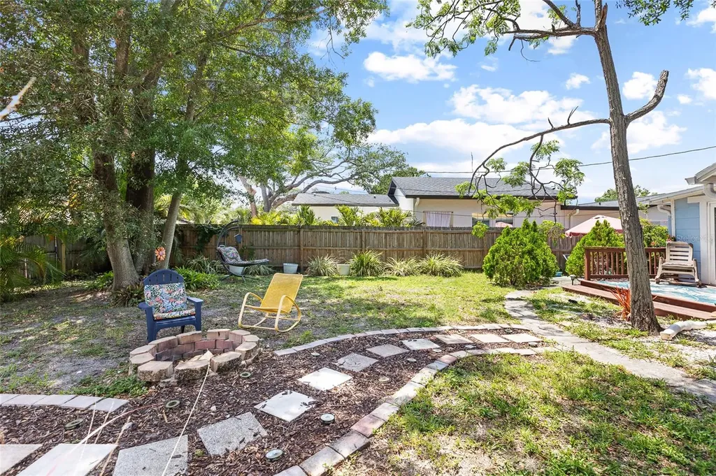 466 36th Avenue N St Petersburg FL 33704