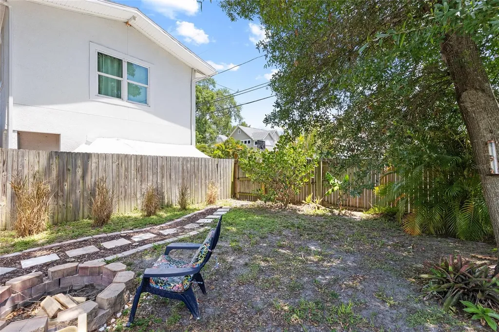 466 36th Avenue N St Petersburg FL 33704