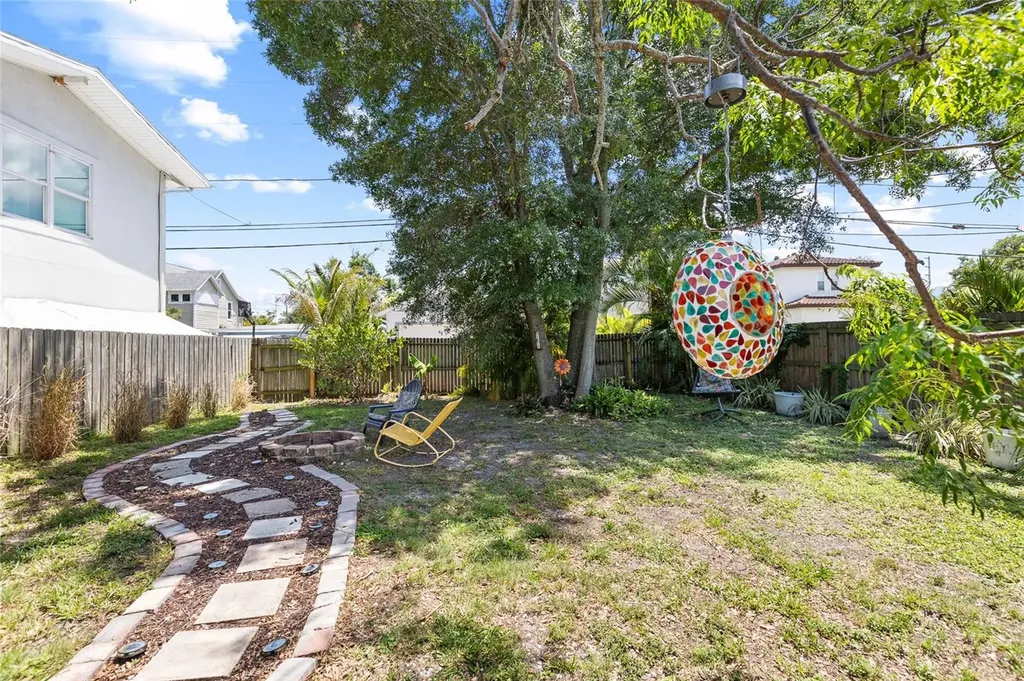 466 36th Avenue N St Petersburg FL 33704