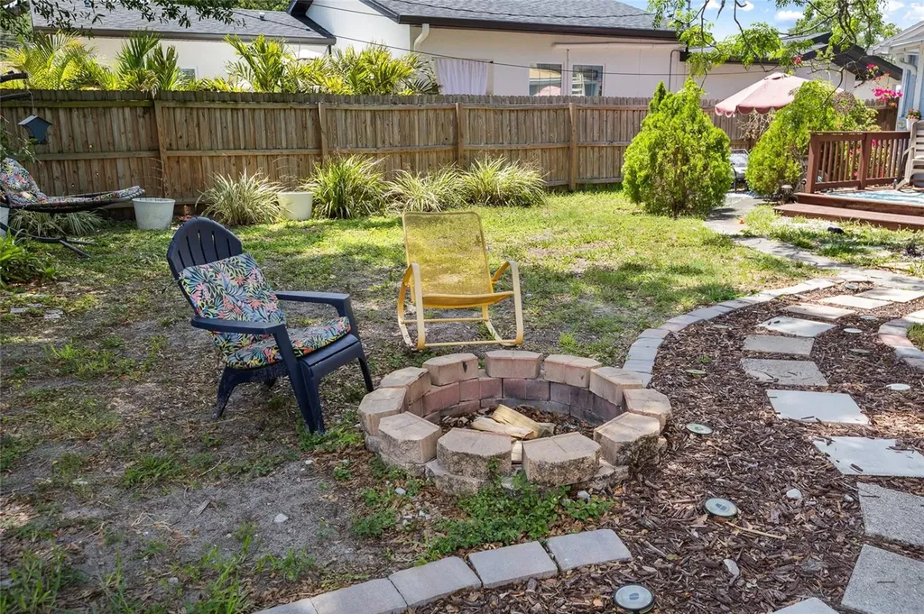466 36th Avenue N St Petersburg FL 33704