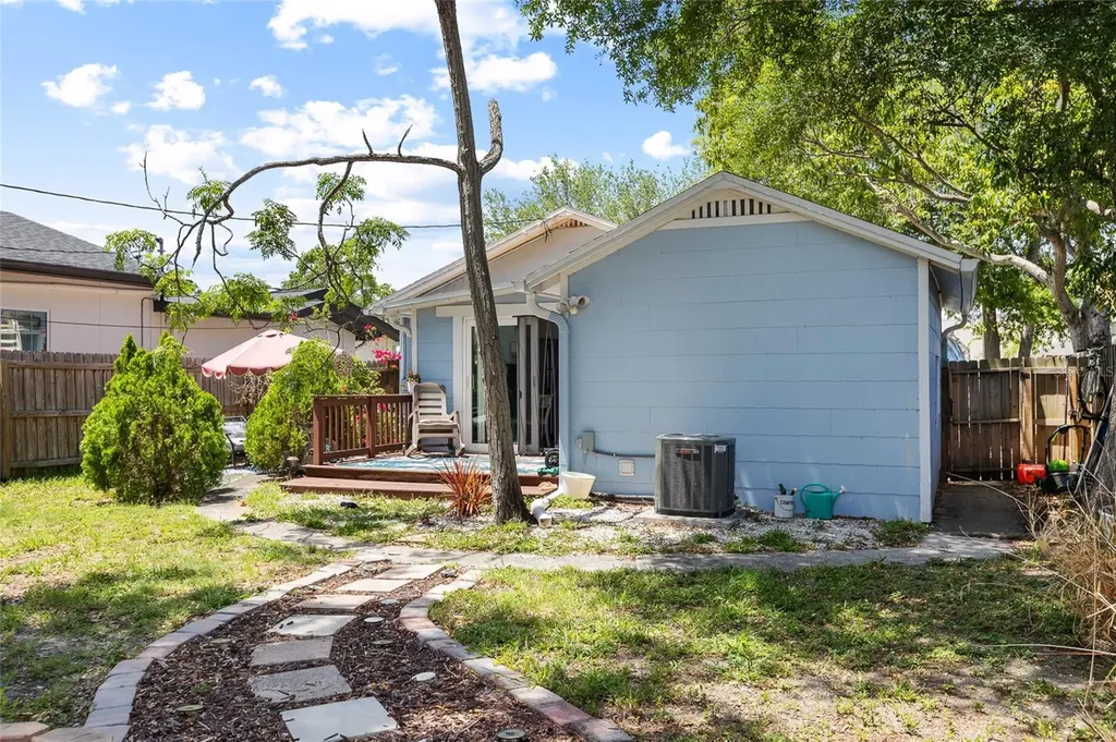 466 36th Avenue N St Petersburg FL 33704