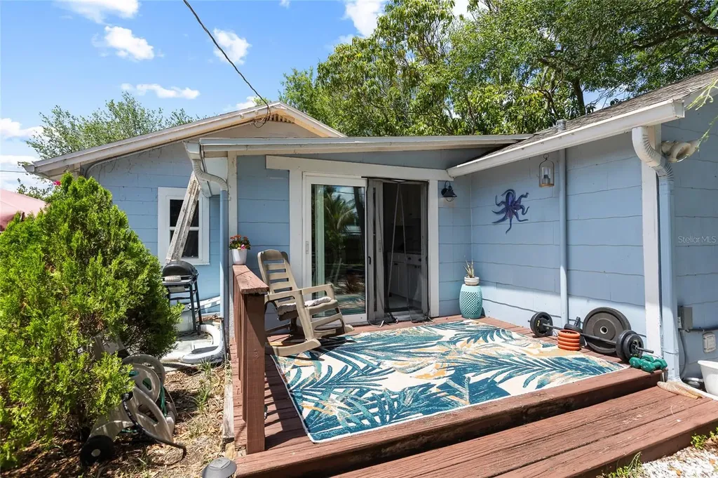466 36th Avenue N St Petersburg FL 33704