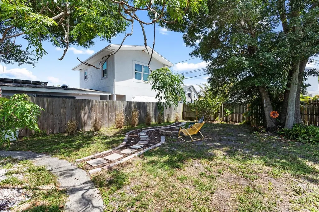466 36th Avenue N St Petersburg FL 33704